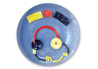 <i>SEN T IRSI piatto</i>, 1966, ceramica a rilievo