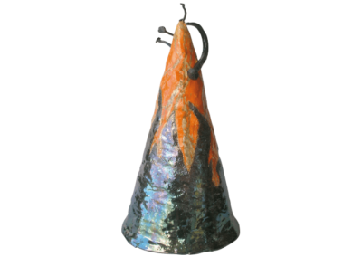 <i>Eruzione</i>, 2015, cono in terra semirefrattaria decorato con smalti e complementi in ferro