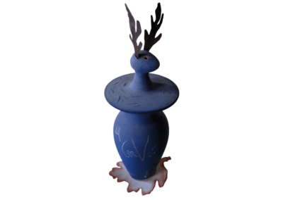 <i>Il canopo del cervo</i>, 2007, terracotta a ingobbio, lamiera zincata