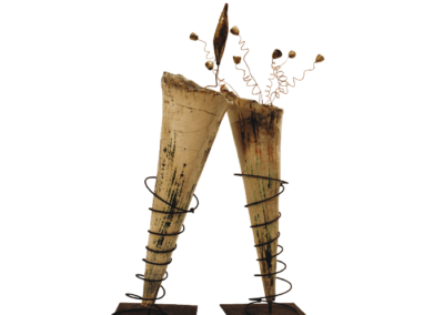 <i>Maschio e Femmina</i>, 2005, raku con inserti metallici