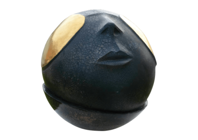 <i>Che luna</i>, 2012, terracotta smaltata terzo fuoco in oro